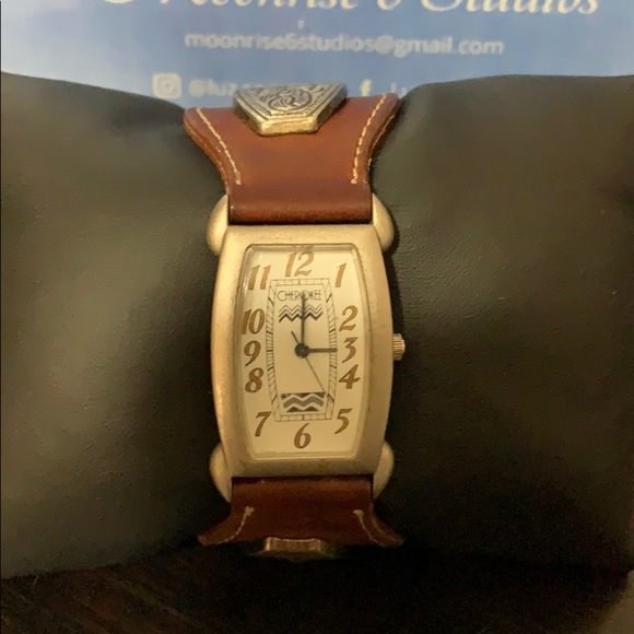 Cherokee woman’s wrist watch - Picture 7 of 8